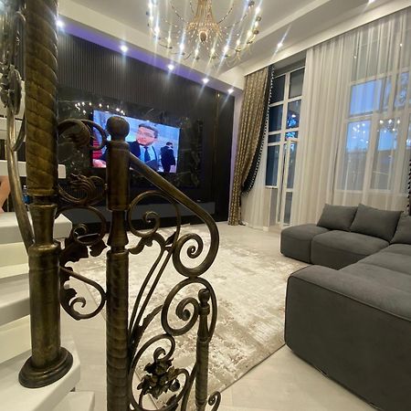 Arman Deluxe Appartement Karagandy Buitenkant foto