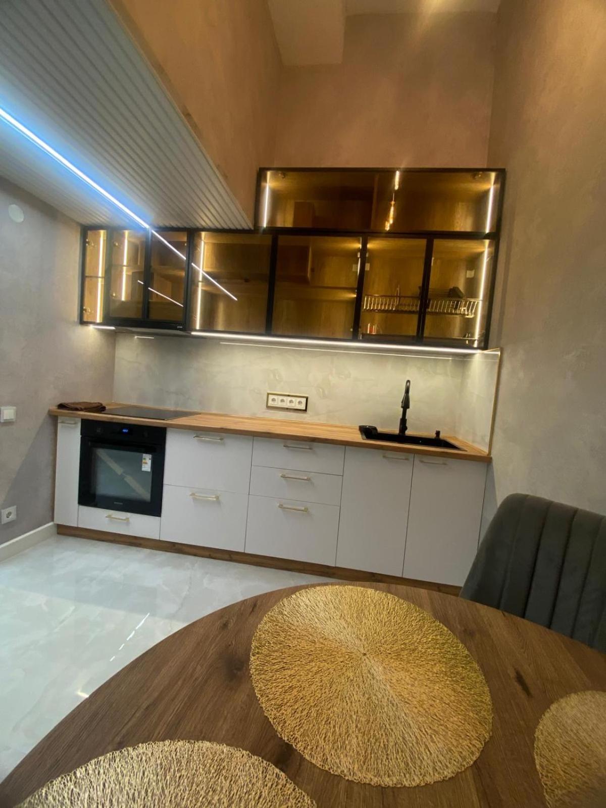 Arman Deluxe Appartement Karagandy Buitenkant foto